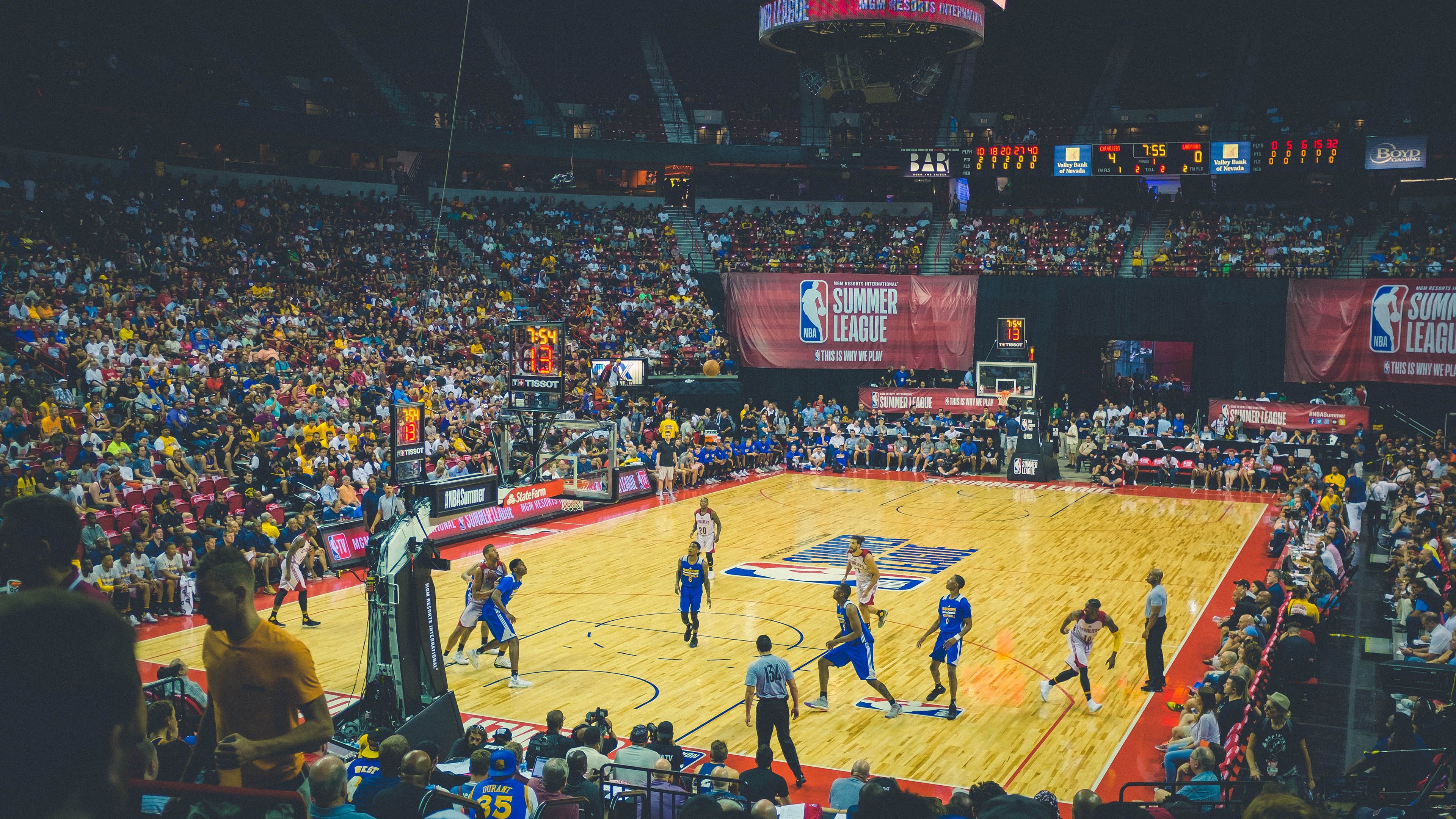 九游登录入口-快船全队前往社区学校开展公益教学