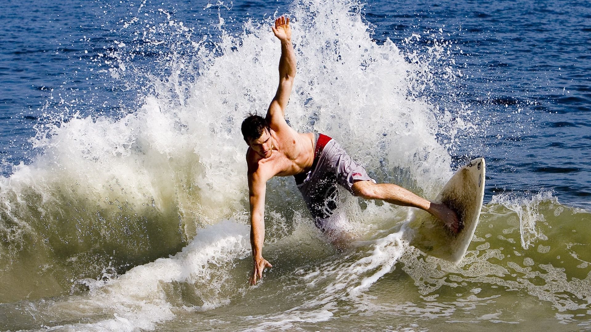 英超本轮比赛中多支豪门陷入困境,英超qg